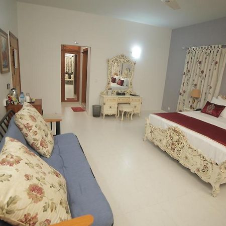 Four Squares Karachi Bed & Breakfast Exterior foto