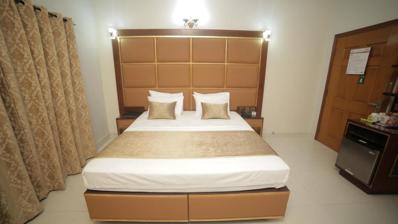 Four Squares Karachi Bed & Breakfast Exterior foto